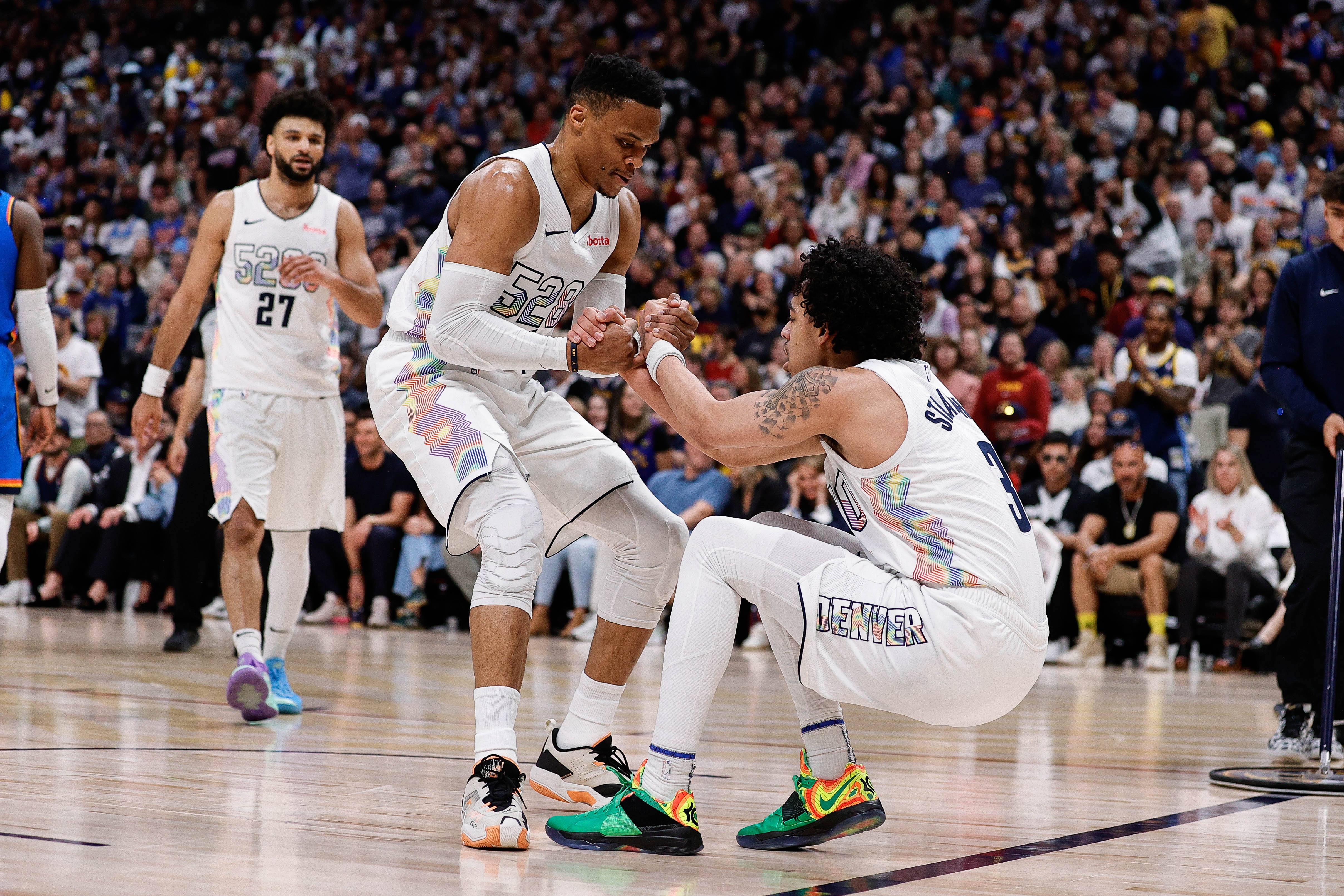 波特：隊友之間意見(jiàn)不合是常有的事 威少絕對不是更衣室毒瘤