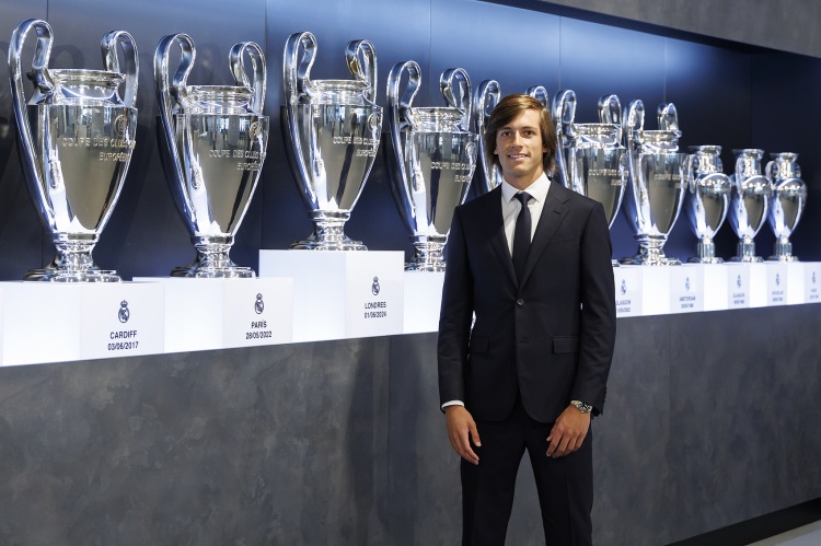 馬卡報道卡雷拉斯轉會(huì )拉鋸戰：改變人生的四個(gè)月，始終是皇馬首選