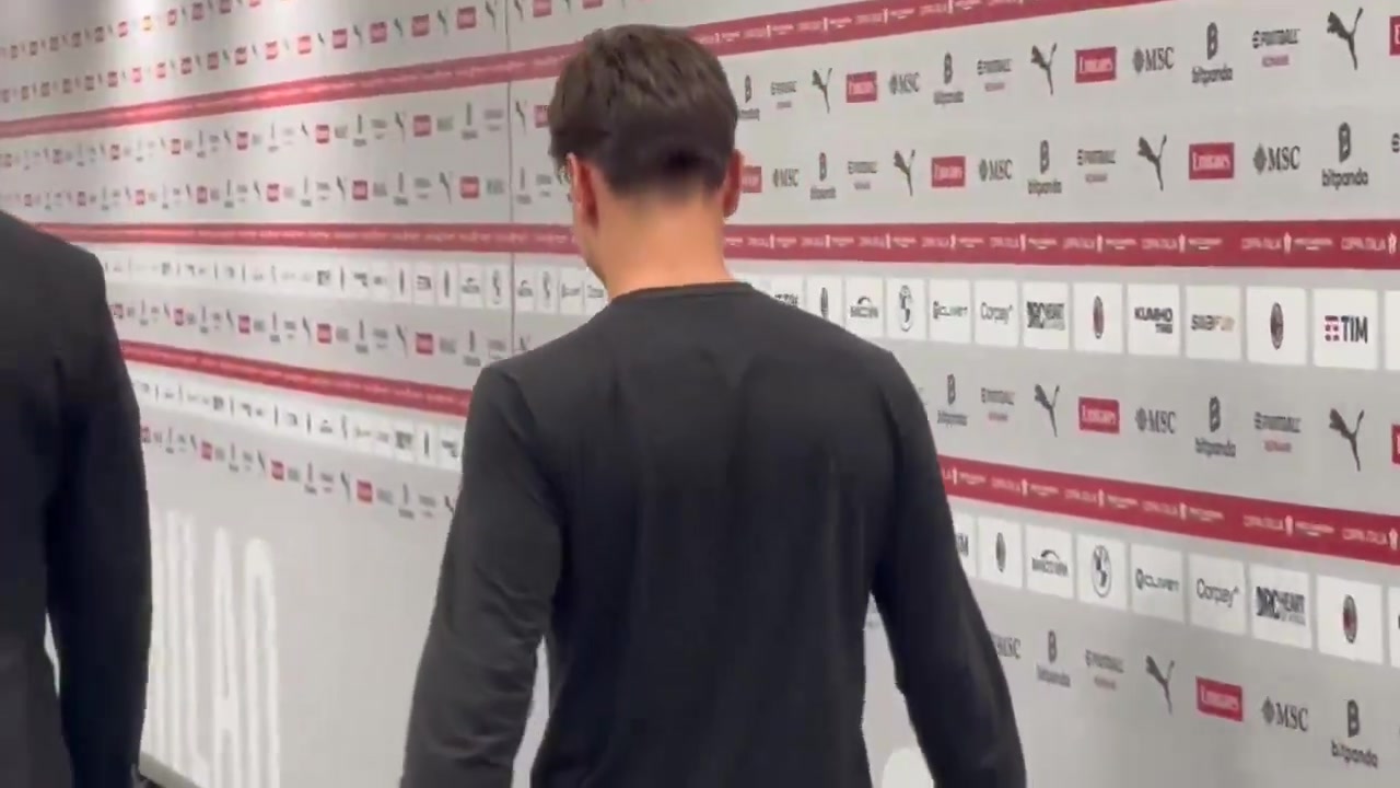 米蘭傷員亞沙里在圣西羅露面，回應記者提問(wèn)：挺好的，好多了