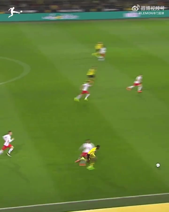 2017年，20歲的登貝萊為奧巴梅揚送出的天秀助攻