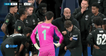 瓜迪奧拉場(chǎng)邊激情講解戰術(shù)，還拉住福登特意多叮囑兩句