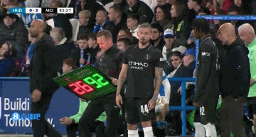 曼晚：菲利普斯剛迎來(lái)第二個(gè)孩子，踢完比賽立刻趕回倫敦陪家人