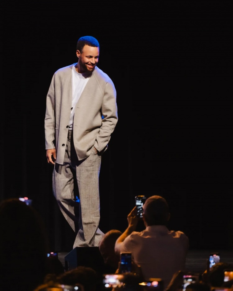 庫里：進(jìn)NBA曾是一個(gè)遙不可及的夢(mèng)想 我的超能力是職業(yè)精神