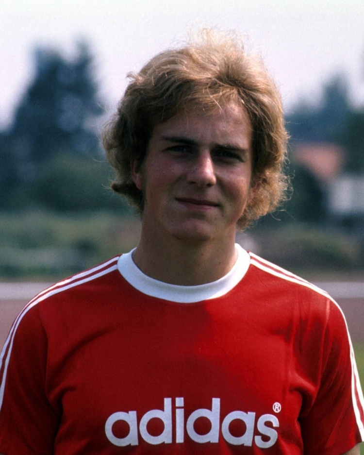 拜仁祝福魯梅尼格：俱樂(lè )部傳奇，70歲生日快樂(lè )！