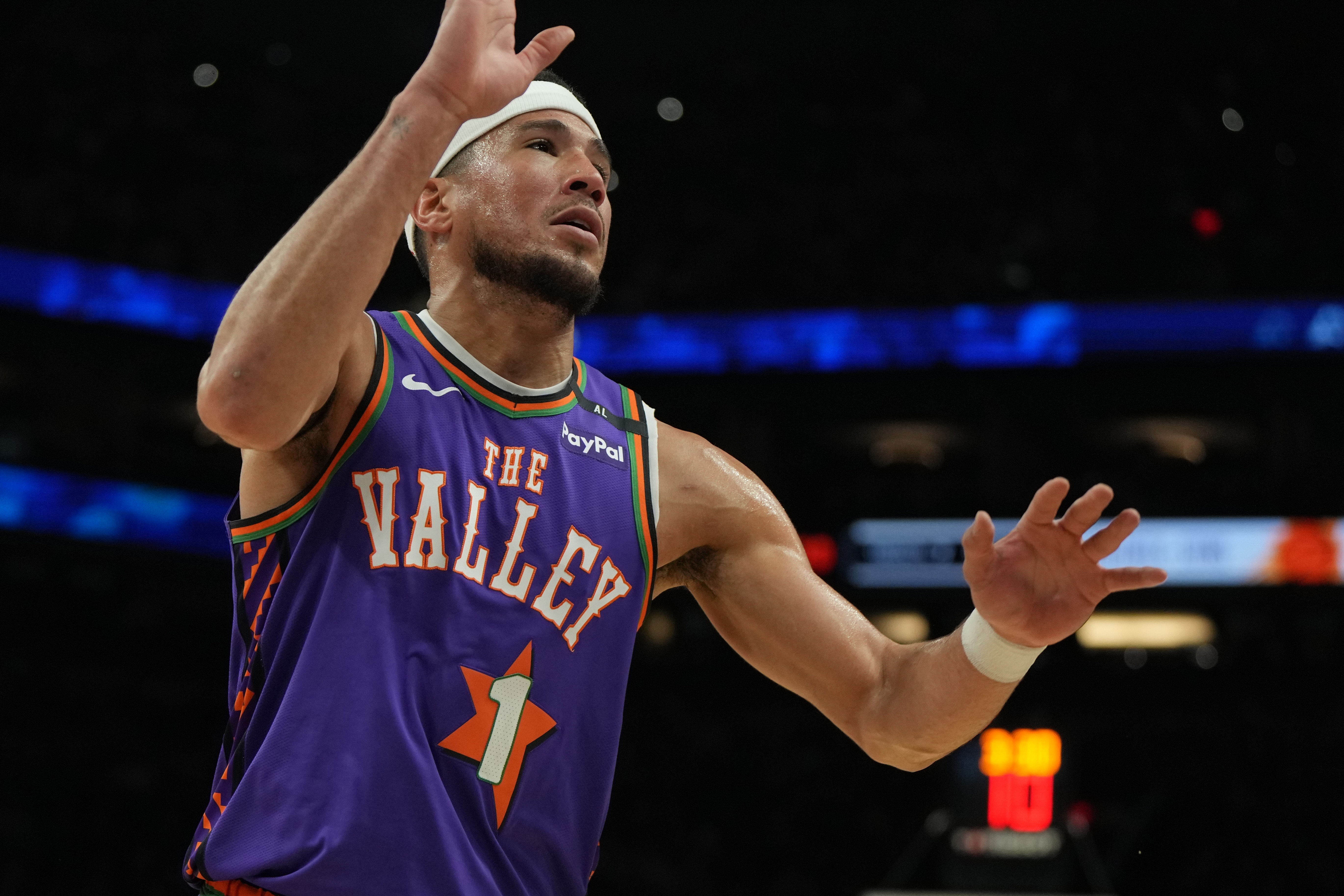 為何忠于太陽(yáng)？布克：18歲時(shí)這里就接納了我 我欠這座城市的