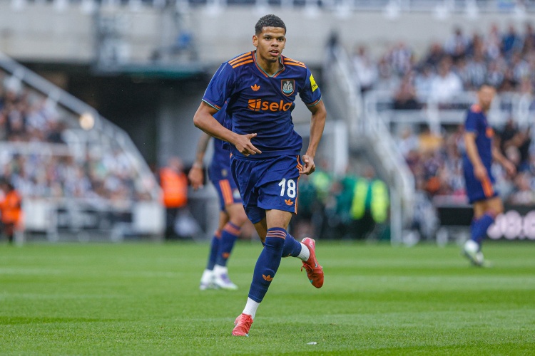 埃迪-豪：奧蘇拉踢得很好，我在考慮英超給他首發(fā)機會(huì )