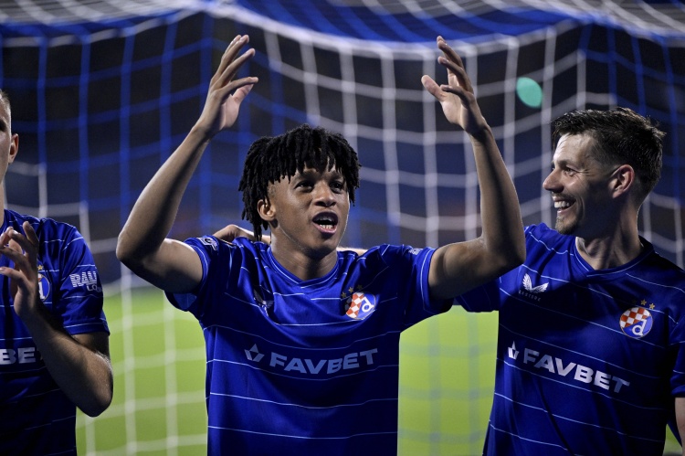 每體：德科克羅地亞之行不僅與16歲新星會(huì )面，還考察了瓦雷拉