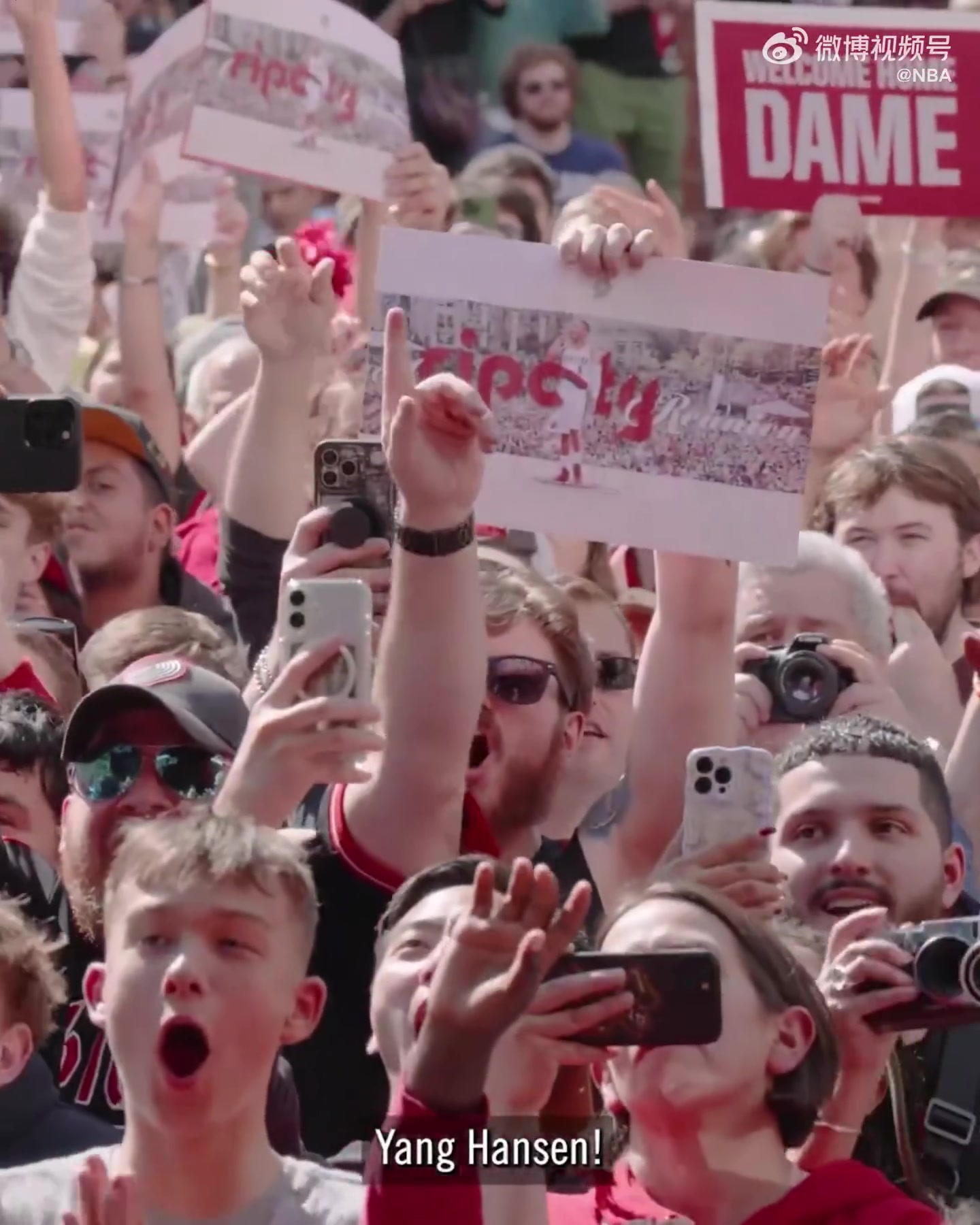 楊瀚森現身利拉德球迷見(jiàn)面會(huì ) 利拉德中文巨標準：你好！Brother！