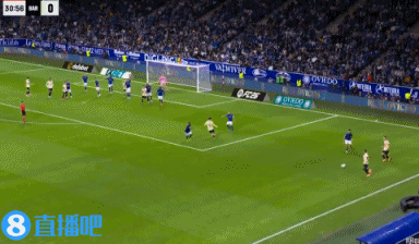 可惜啊，巴薩丟球前拉菲尼亞中柱，隊友補射又被撲出