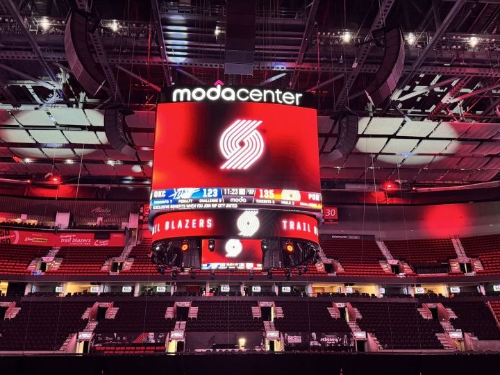 開(kāi)拓者主場(chǎng)大屏幕+周邊曲面屏全面升級 設備更高級 展示更多元