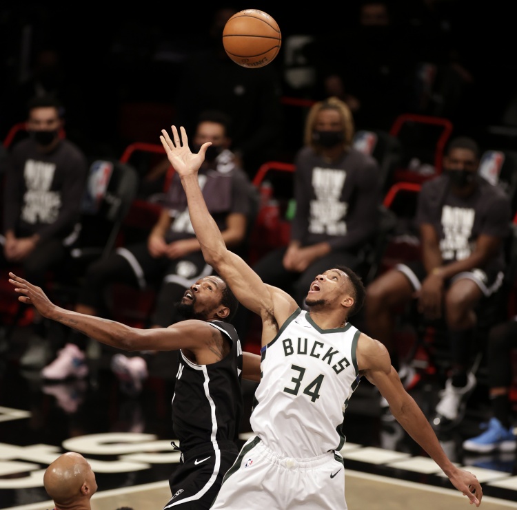 比爾-西蒙斯：若火箭想要字母哥 那得出申京+小賈+所有選秀權