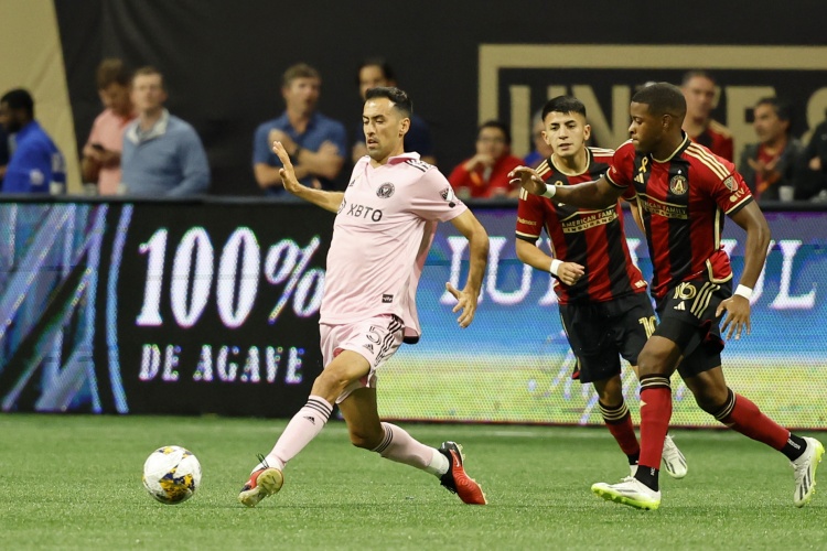 邁阿密?chē)H為布斯克茨送祝福：他被認為是足球史上最偉大中場(chǎng)之一