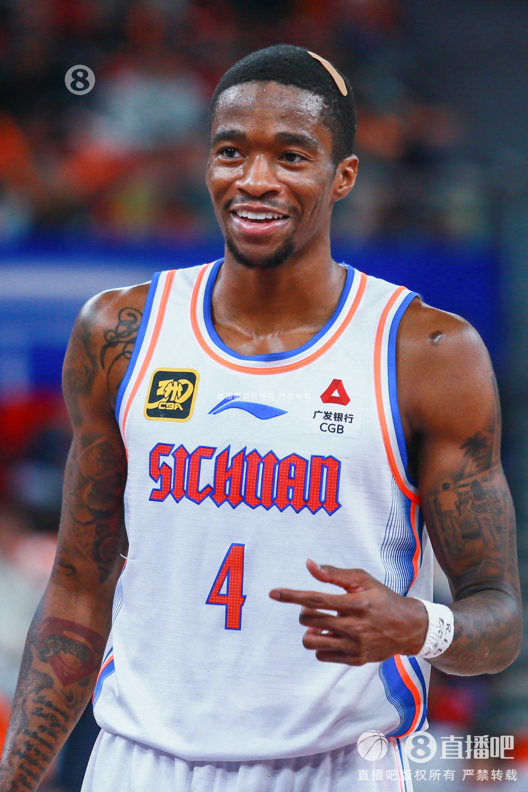 媒體人：備受關(guān)注的薩姆納優(yōu)先續約權依然是四川男籃所有