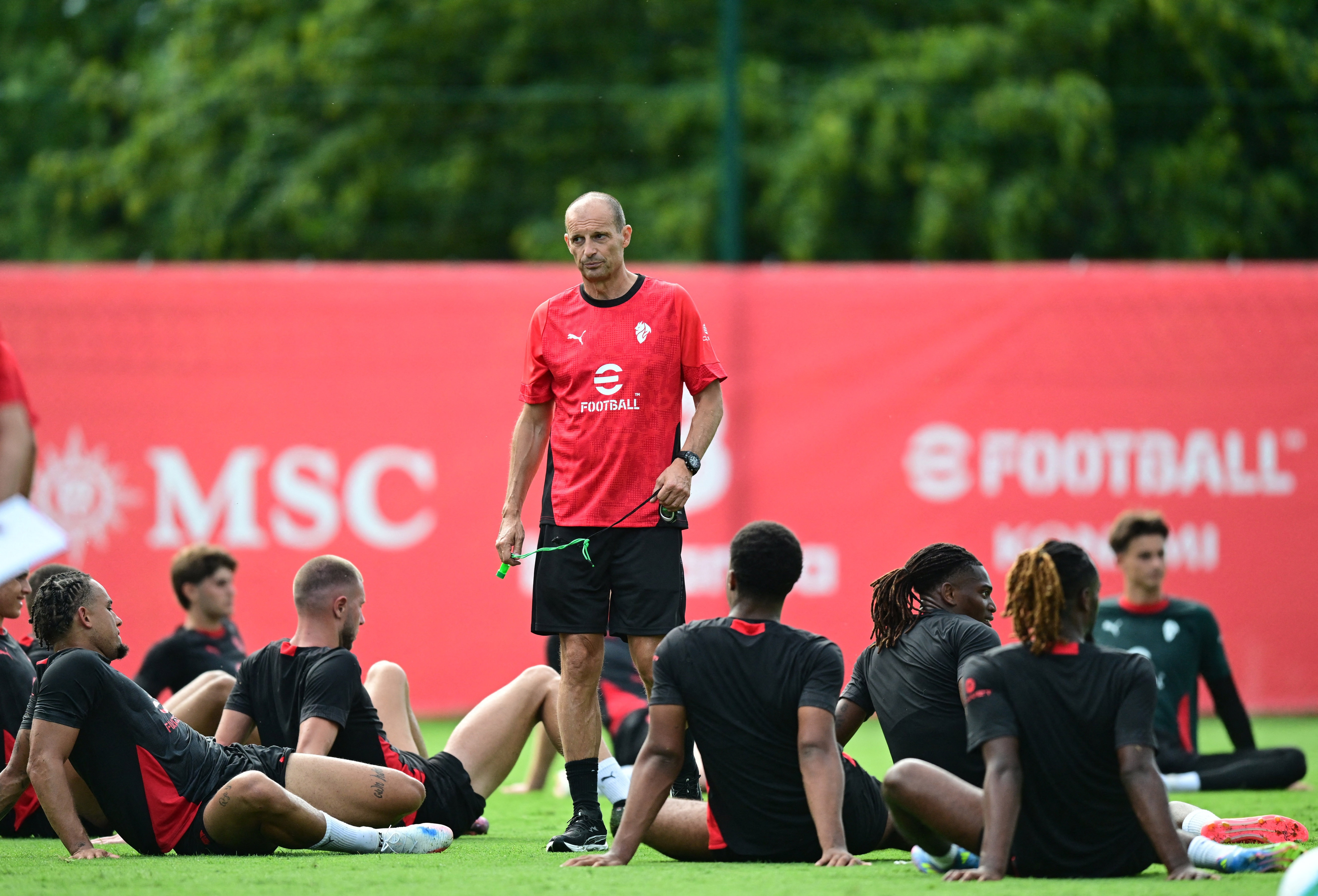 4連勝！意媒：阿萊格里在米蘭立四大規矩，強制說(shuō)意語(yǔ)+共用餐