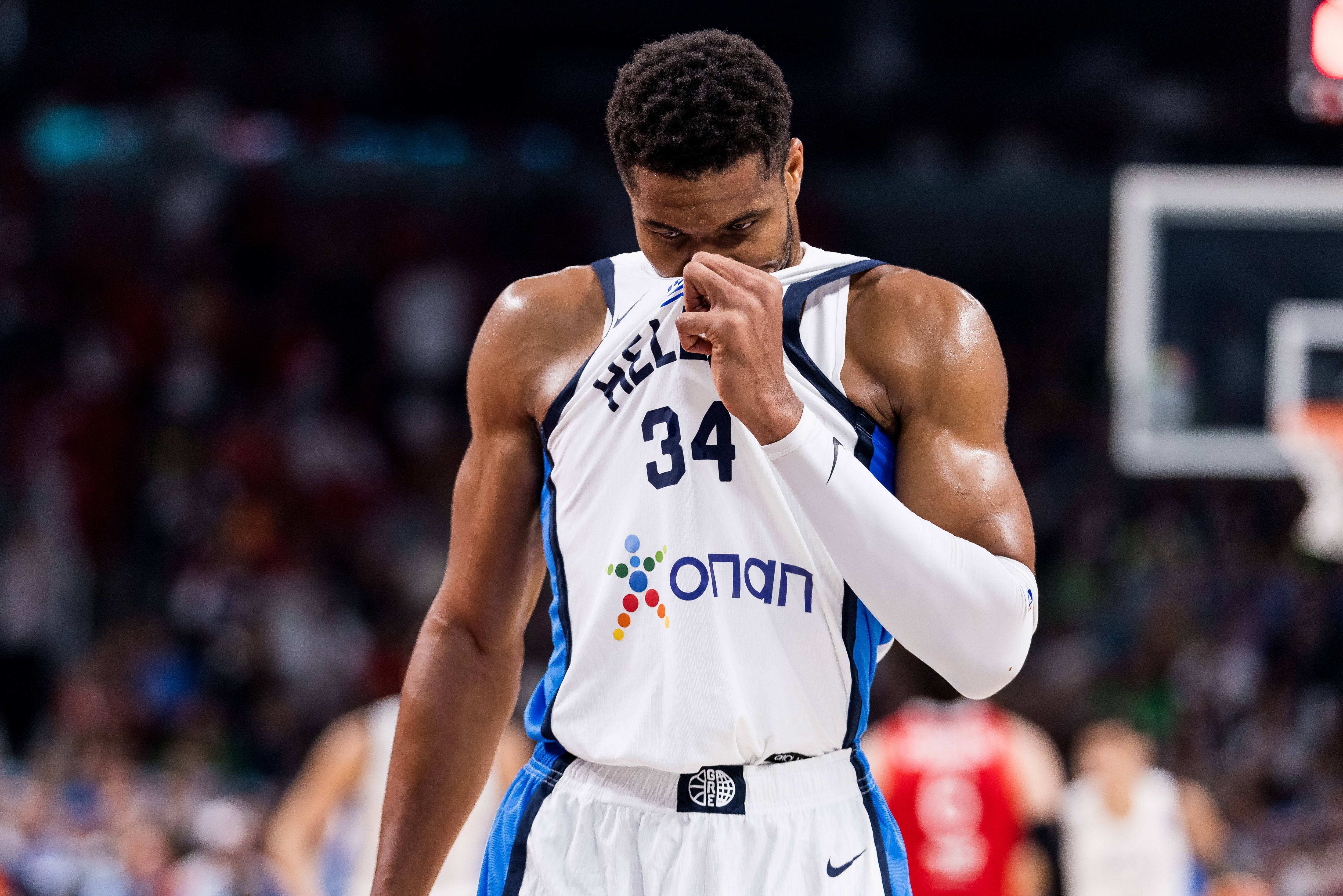 字母：他們都說(shuō)我不配進(jìn)國家隊 但我每場(chǎng)都全力以赴拼到喘不上氣