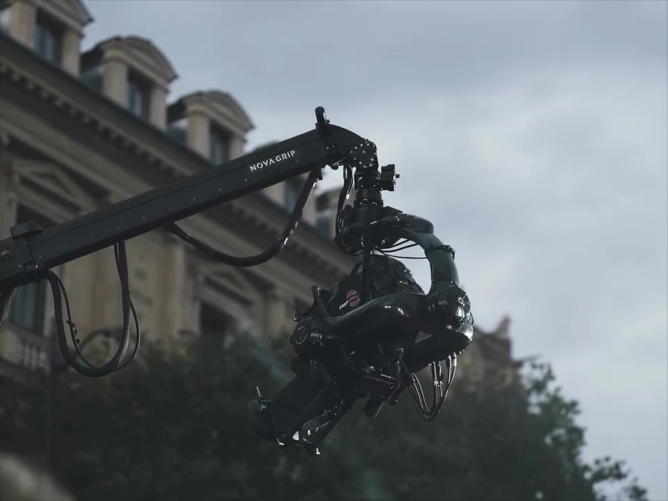 榮耀時(shí)刻！登貝萊社媒曬視頻回顧金球獎頒獎典禮，姆巴佩點(diǎn)贊