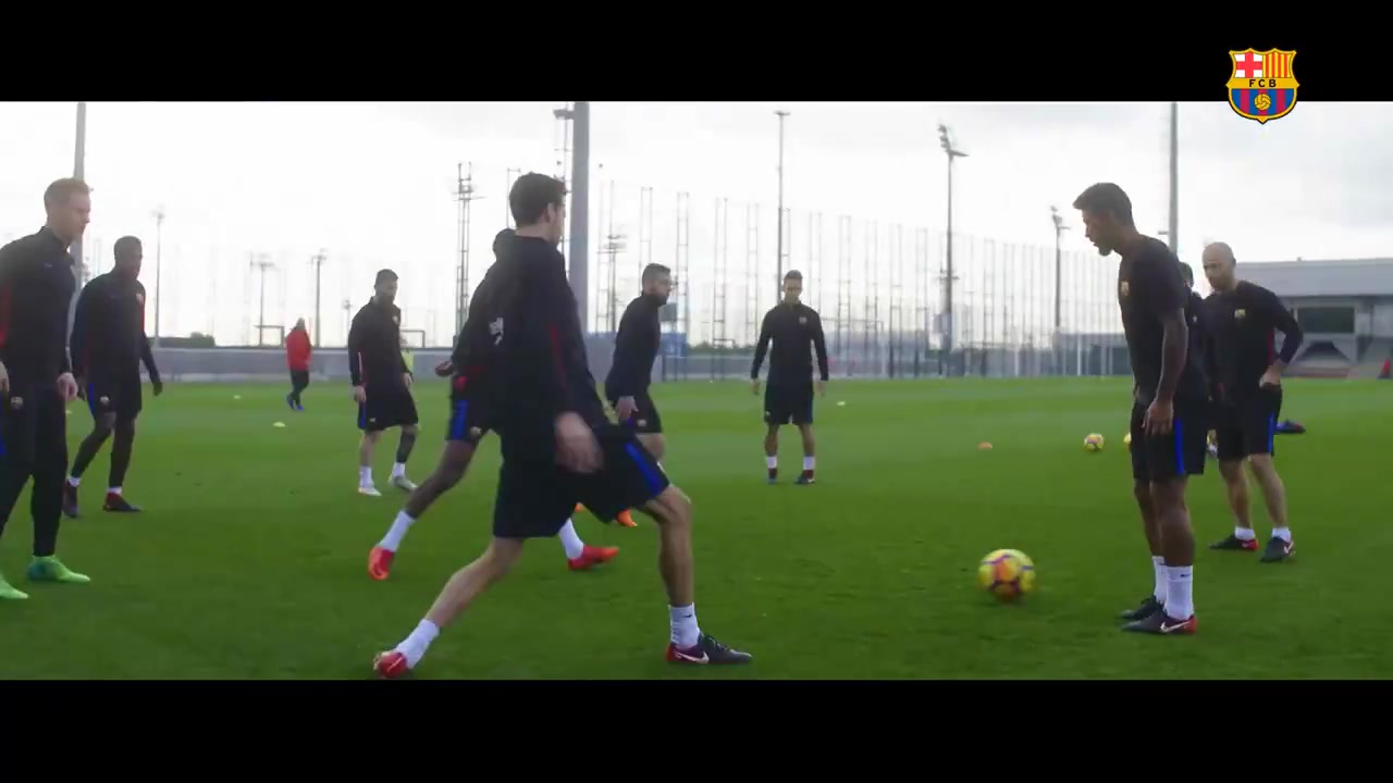 巴薩曬集錦致敬自宣本賽季結束后退役的布斯克茨：永遠的紅藍魂！