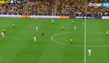 吉達聯(lián)合門(mén)將出擊失誤，C羅半空門(mén)機會(huì )離譜打高、抱頭懊惱不已