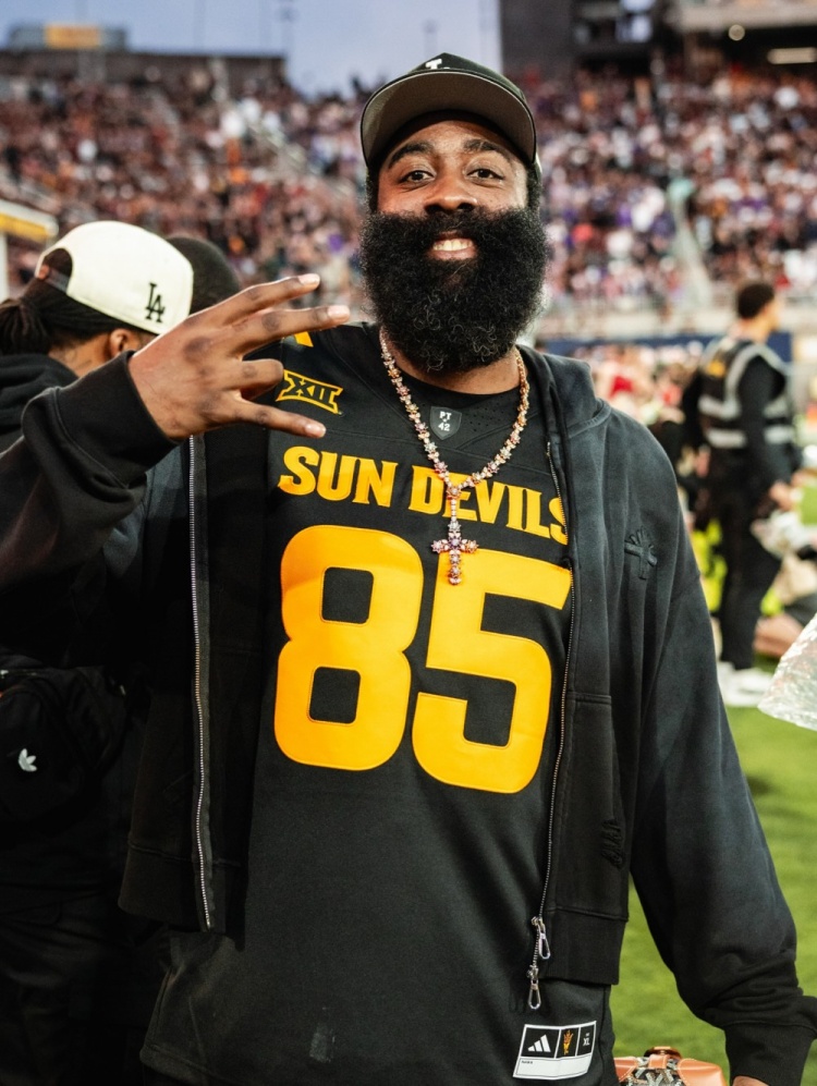 哈登回母?？撮蠙烨蛸?！離譜的是他還閃現接近同時(shí)開(kāi)打的WNBA比賽