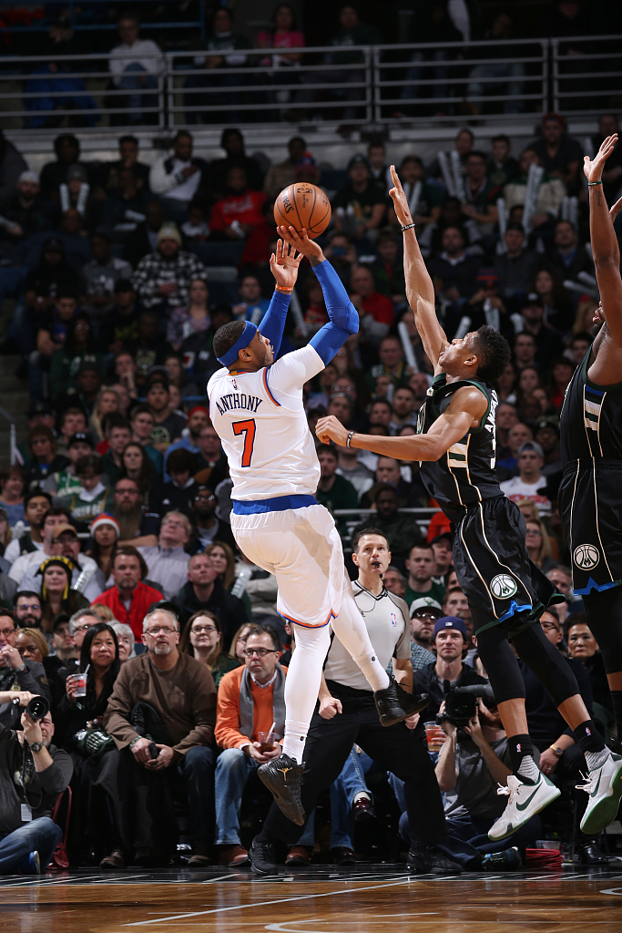 甜瓜調侃字母向他學(xué)習：我擁有科比的精神&老詹的身體 找我就對了