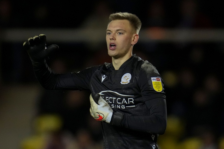 表現出色！對陣拜仁，阿森納外租門(mén)將卡爾-海因貢獻8次撲救