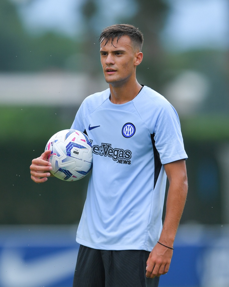 意媒：國米在2026年可2300萬(wàn)歐回購斯坦科維奇，2027年為2500萬(wàn)歐