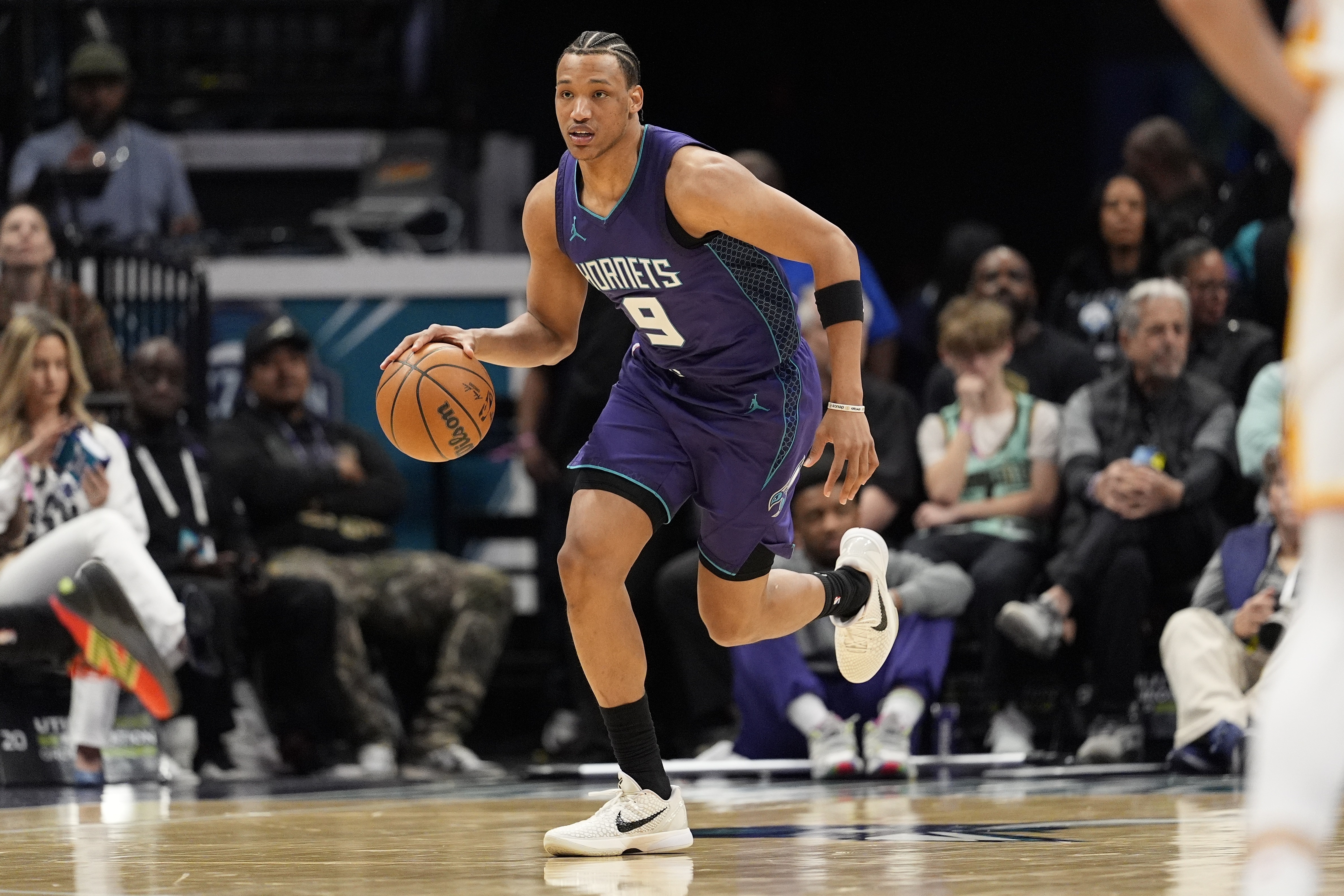 上賽季場(chǎng)均4.2分！隊記：綠軍與小溫德?tīng)?摩爾簽Exhibit?10合同