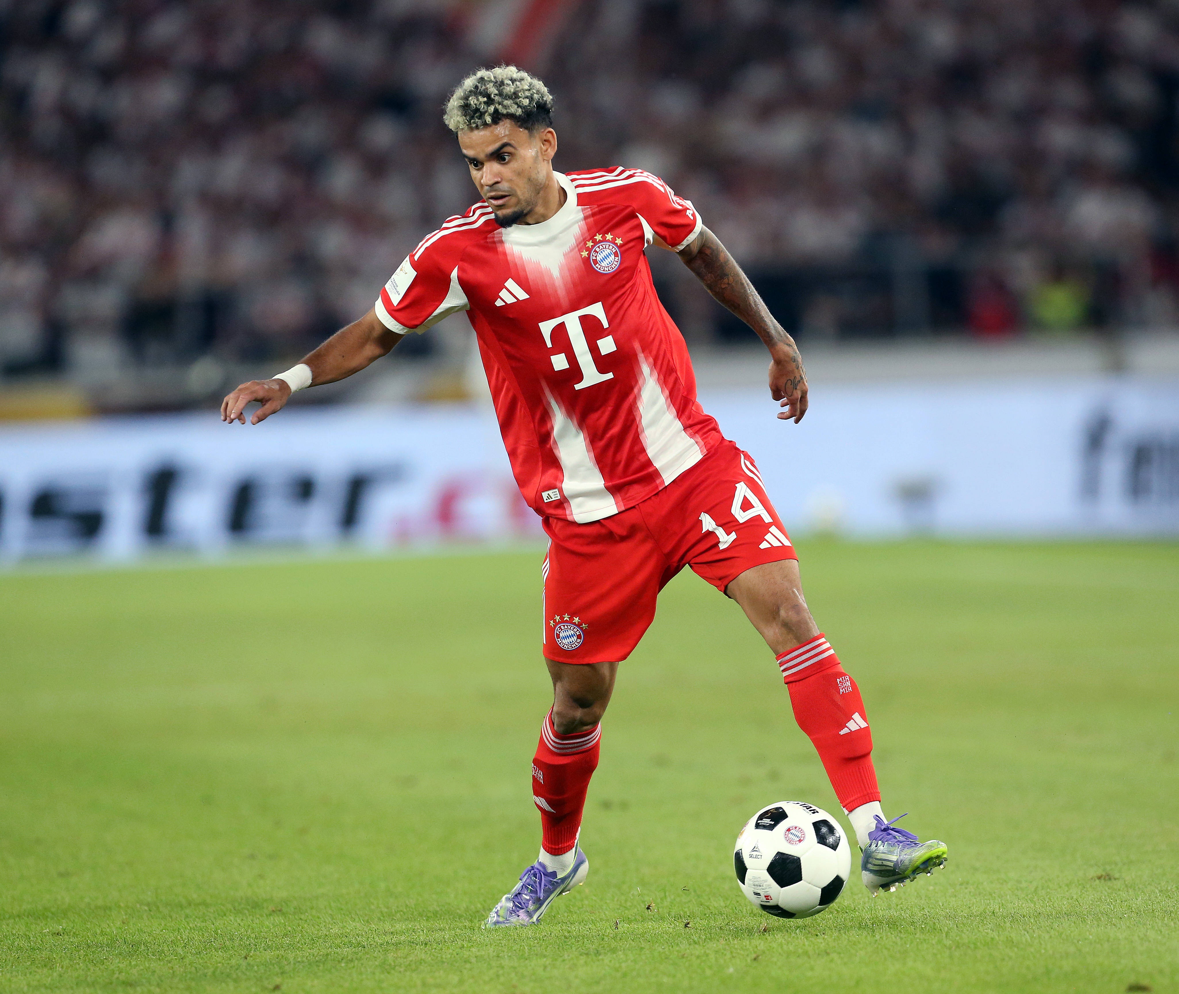 路易斯-迪亞斯聯(lián)賽中直接參與6球，高于薩拉赫的4球、加克波的3球