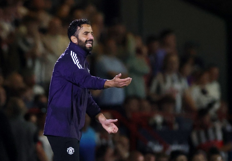 曼聯(lián)輸球！理查茲：阿莫林太過(guò)固執，就算老板支持但這套行不通