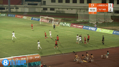 直紅！柏佳駿準備開(kāi)定位球時(shí)被阻擋隨后開(kāi)球悶到人，裁判出示紅牌