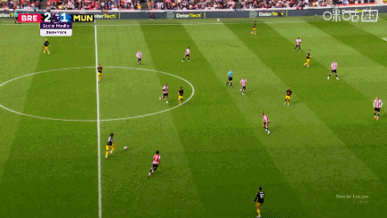 前裁判：科林斯破壞了姆伯莫的進(jìn)球機會(huì )，理應被紅牌罰下