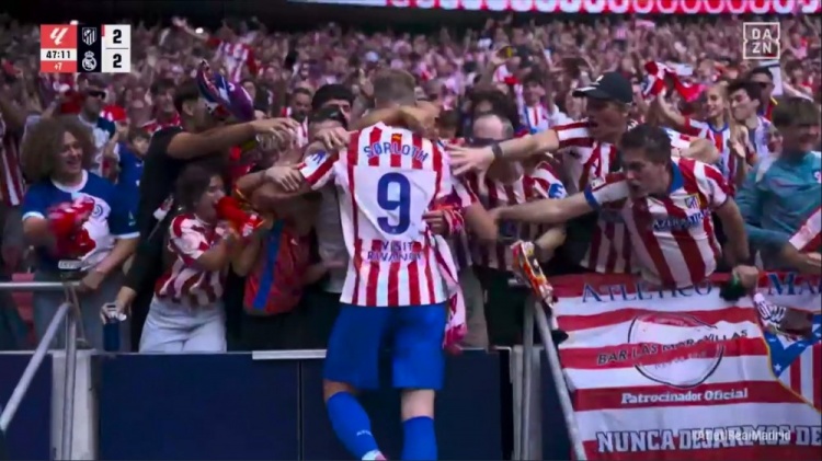 外媒：索爾洛特與球迷一起慶祝但未造成安全隱患，因此沒(méi)有吃牌