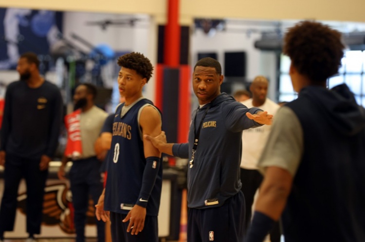 期待新賽季表現！鵜鶘官方曬訓練照：錫安在列 老六防守普爾