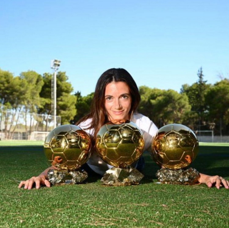 金球三連！邦馬蒂：沒(méi)考慮追梅西的八金紀錄，無(wú)人能復制他的成就