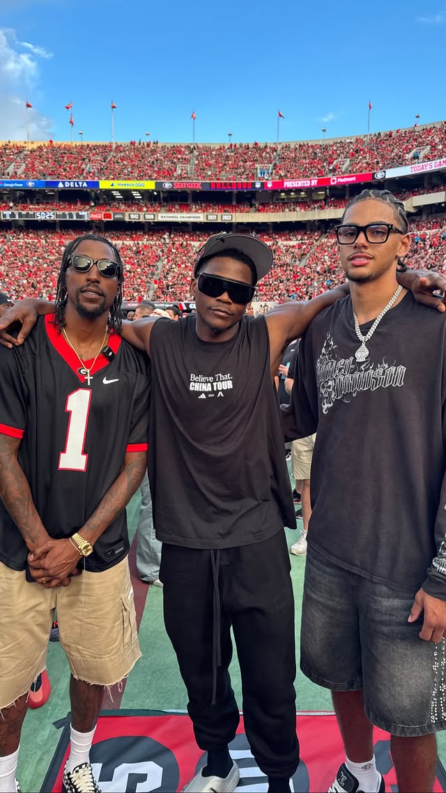 華子重返母?？辞?還不忘穿“China Tour”特制T恤