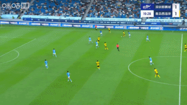 假摔染黃！馬特烏斯禁區內倒地裁判判罰點(diǎn)球，看完VAR后改判假摔