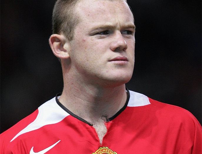 2004年的今天魯尼在曼聯(lián)首秀上演帽子戲法，253球為隊史射手王