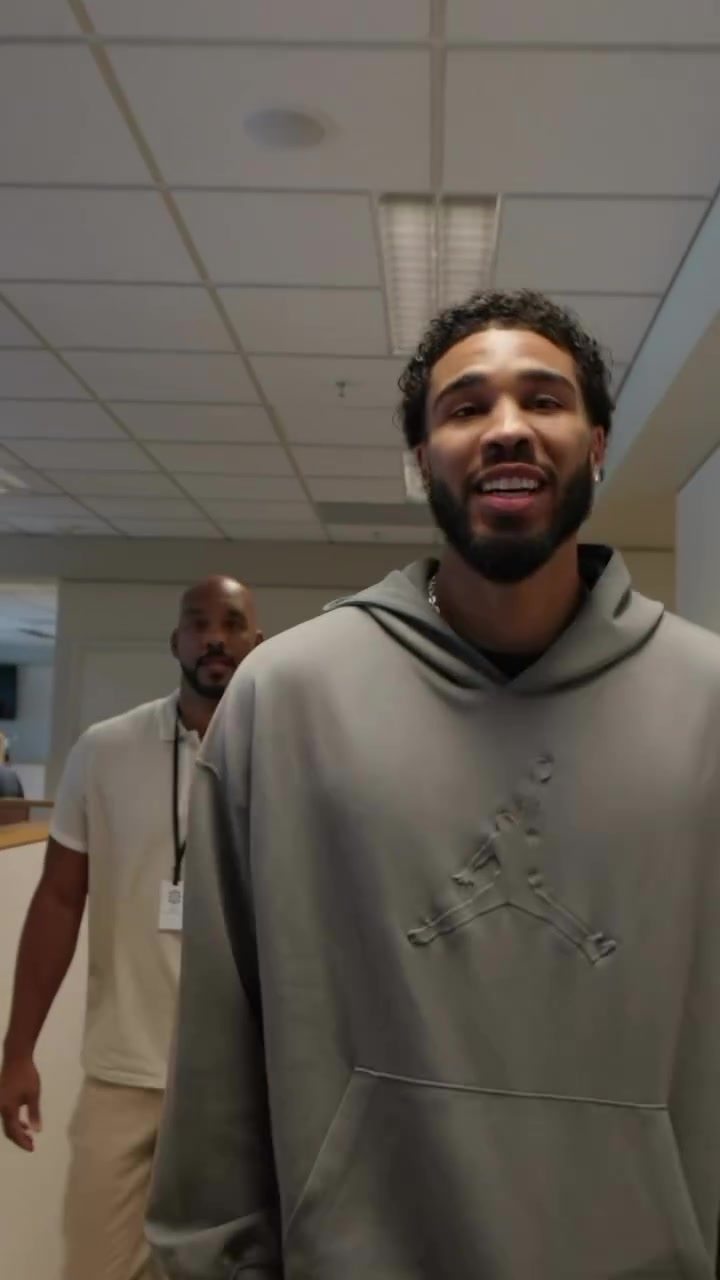 神速！塔圖姆跟腱重傷僅4個(gè)月即恢復有球訓練 上腳最新簽名鞋JT4