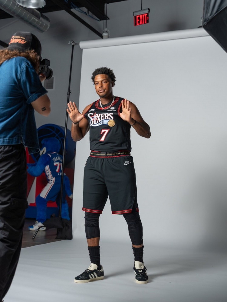 小鋼炮！洛瑞曬個(gè)人定妝照：生涯第20個(gè)賽季 時(shí)光飛逝