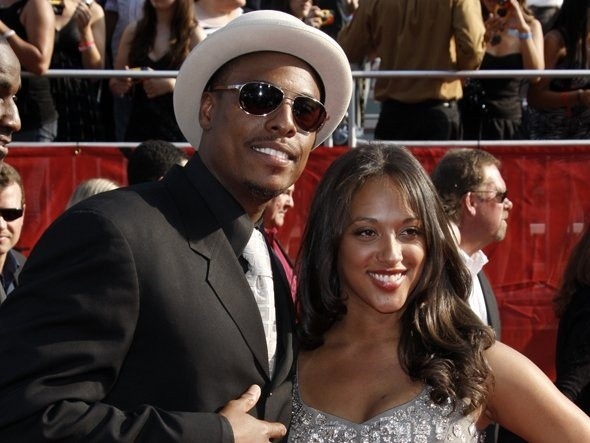 皮爾斯：女性應該向男性下跪求婚 因為男性在婚姻中提供了價(jià)值