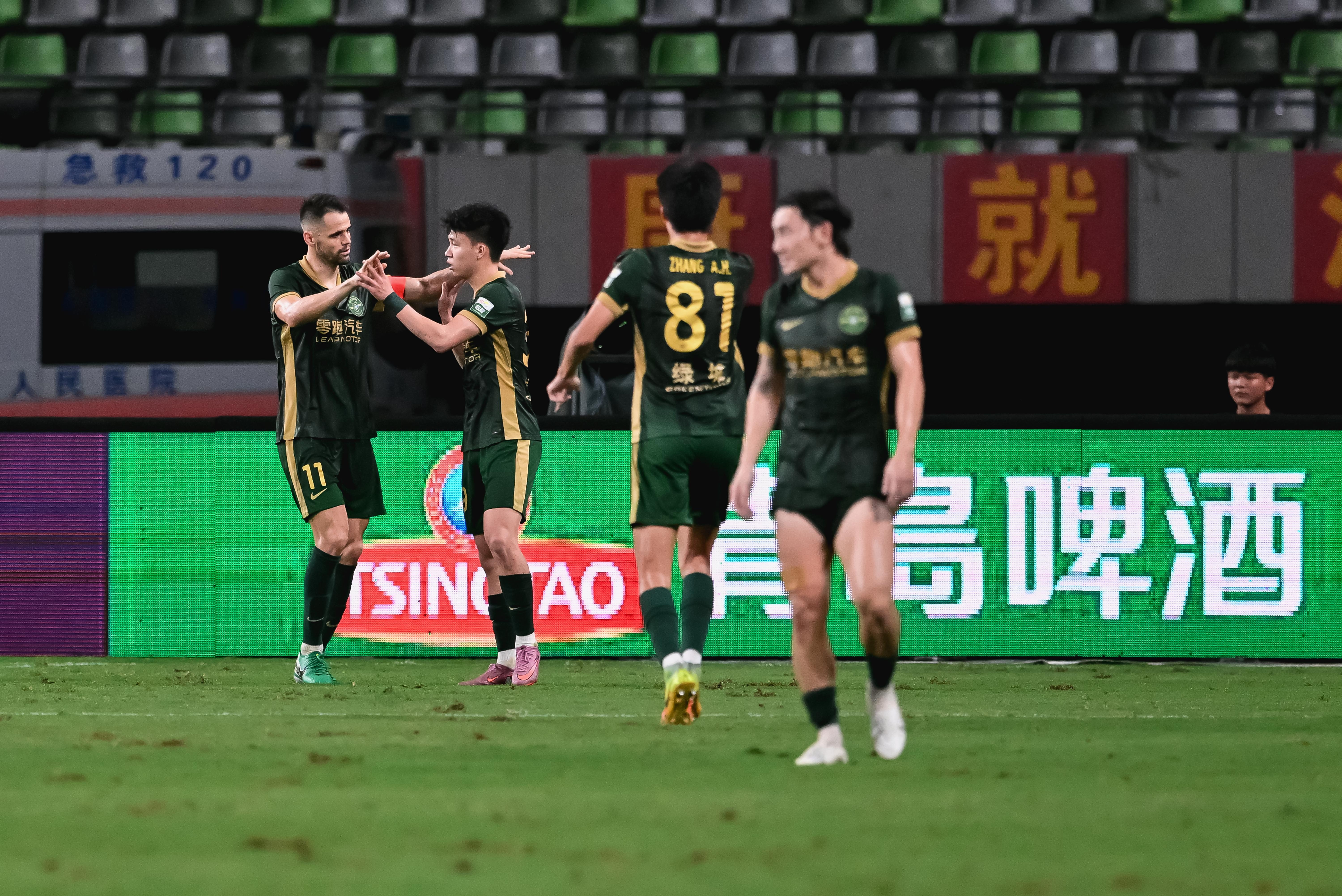 東體：浙江隊下半場(chǎng)補時(shí)已打進(jìn)12球，創(chuàng  )2012年以來(lái)任一球隊紀錄