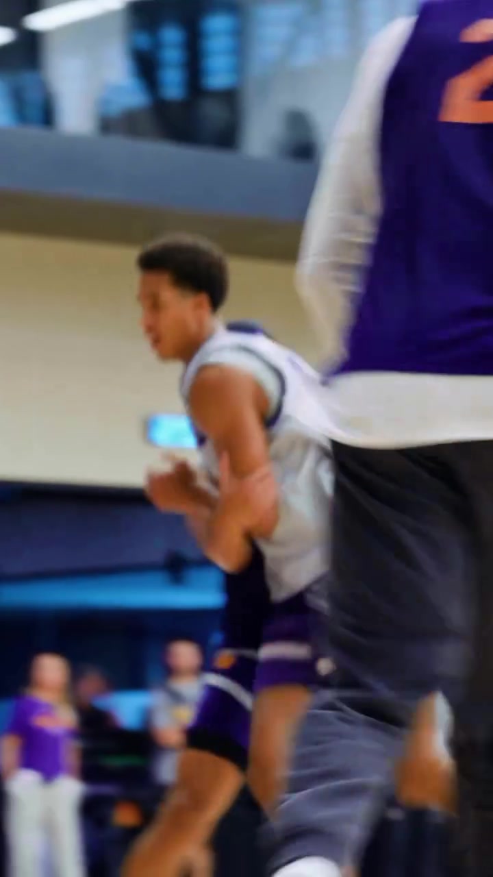 ??繼續強硬人設！狄龍在訓練營(yíng)瘋狂給太陽(yáng)新隊友上激烈身體對抗