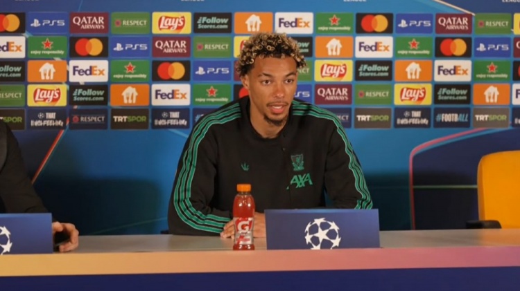 ?；倏耍何铱梢院鸵了_克一起踢球 斯洛特給了我很大的自由