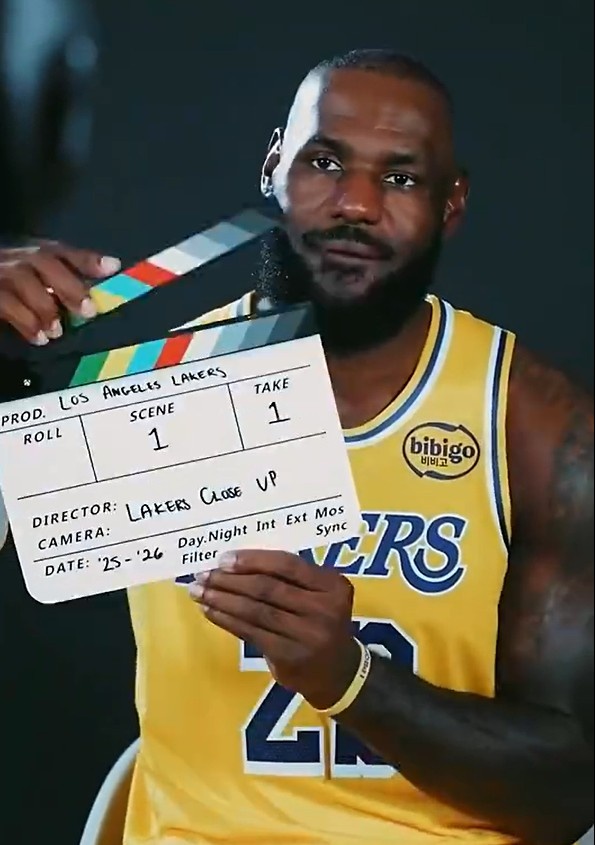 偉大征程繼續！詹姆斯曬出媒體日集錦：23號的第23個(gè)賽季????