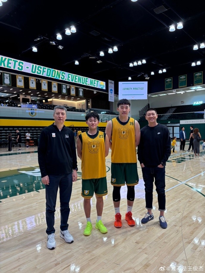 男籃教練郭士強&李昂來(lái)到舊金山大學(xué) 看望旅美小將王俊杰&趙維倫