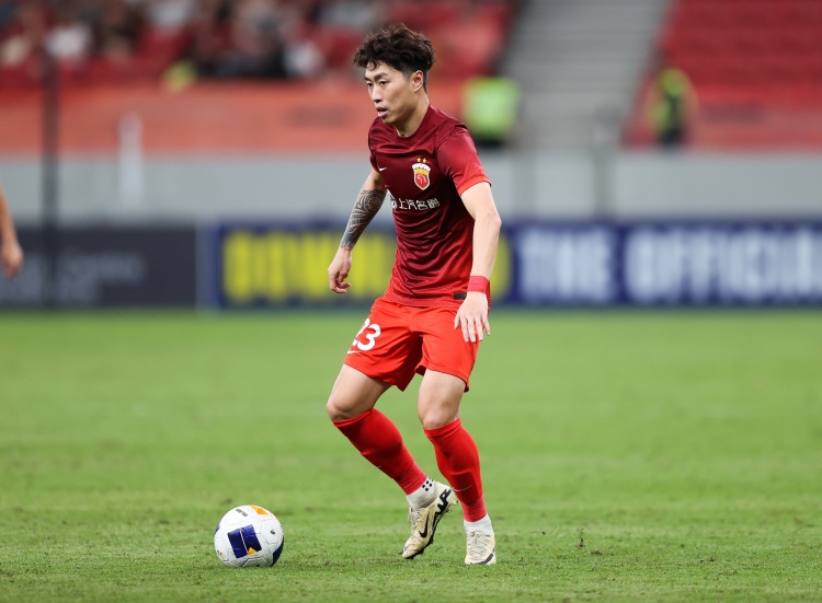 記者：傅歡踢左邊翼衛很難受，在日本球員面前感覺(jué)像不會(huì )踢球