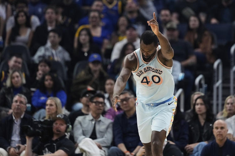 哈里森-巴恩斯：我們正朝著(zhù)具備贏(yíng)球能力的方向穩步前進(jìn)