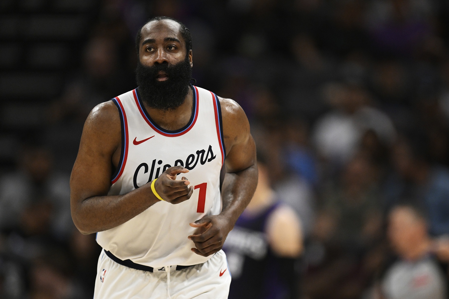 哈登：以前有的球員為合同或名聲打球 現在快船的11個(gè)人統一戰線(xiàn)