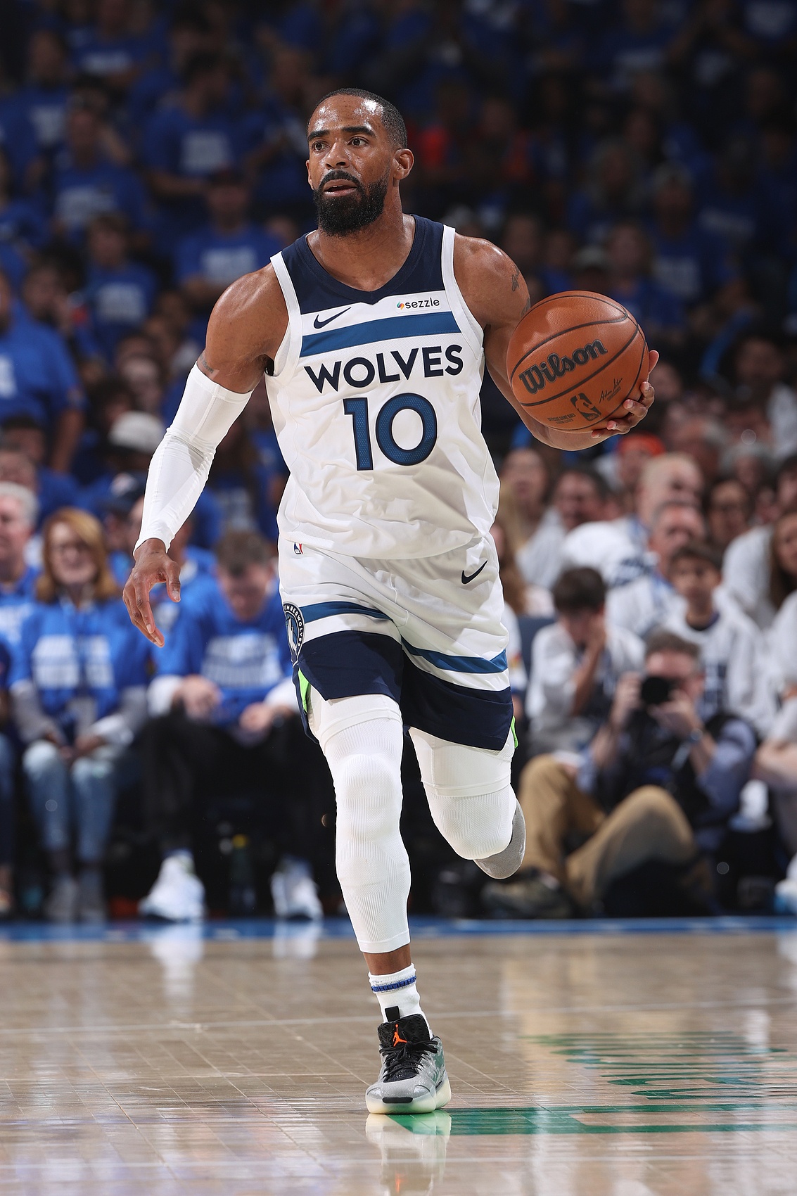 上場(chǎng)時(shí)間減少如何更高效？康利：有球在手最關(guān)鍵 不投籃也無(wú)礙