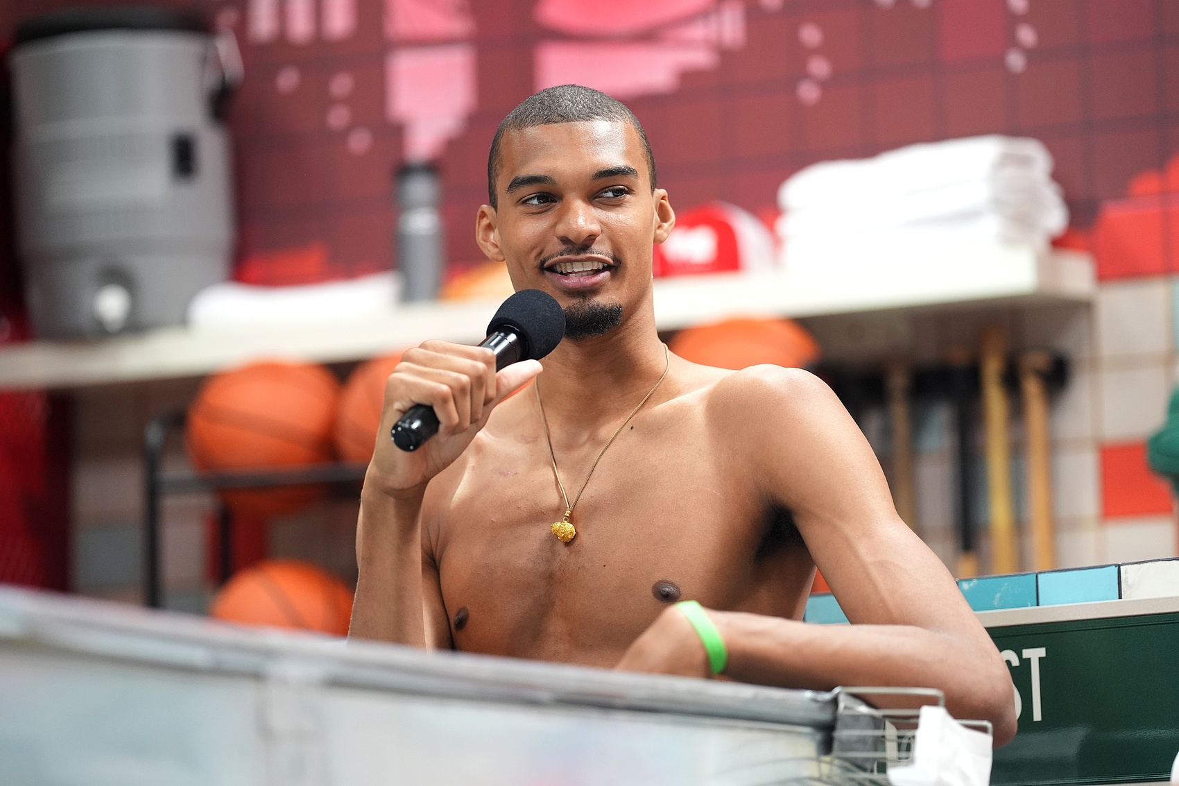 十八銅人警告！文班亞馬：今夏最難忘的時(shí)刻是前往休斯頓參觀(guān)NASA